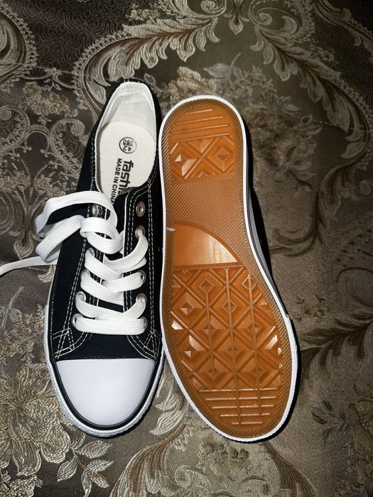 Продам кеды новые Китай