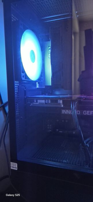 Компютър настолен