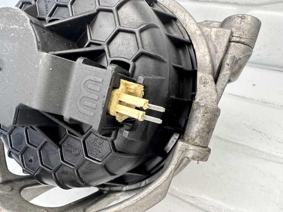 Десен тампон двигател AUDI A6 A7 4M0199372FQ