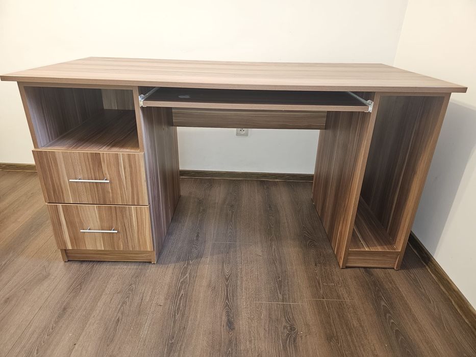 Vand birou in stare buna