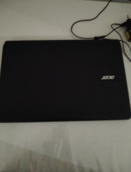 Продам б/у ноутбук acer разбитый дисплей