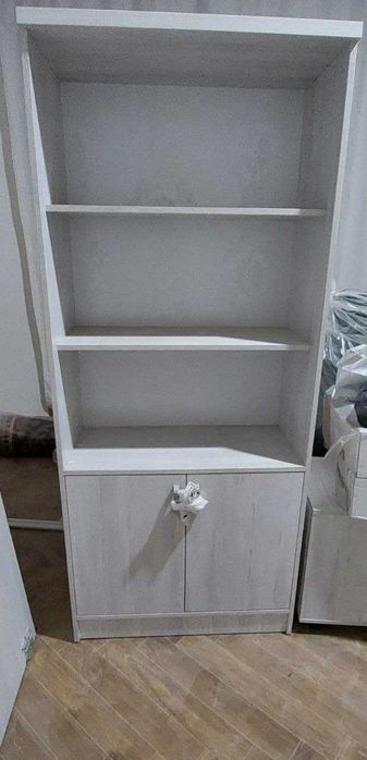 Шкафлар сотилади.