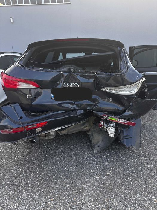 Audi q5 accidentat