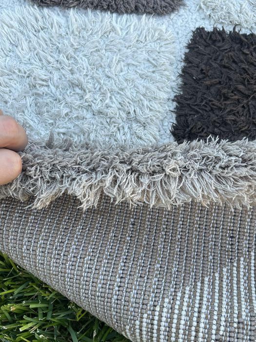 Мек килим с геометричен дизайн