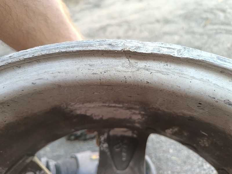 Продам легкосплавные диски на Пежо