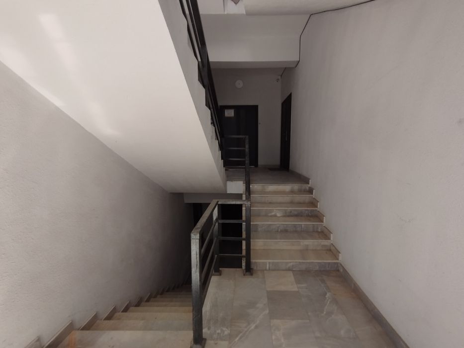 Урганч шахар Ал Хоразмий кучасида жойлашган 2 хонали квартира