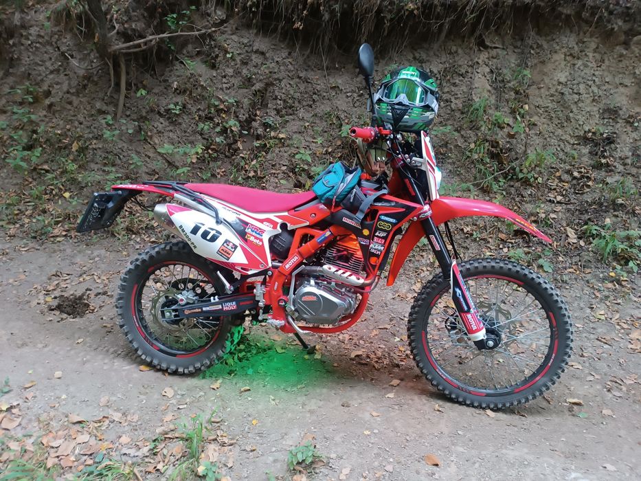 Эндуро мотоцикл 300-кубов