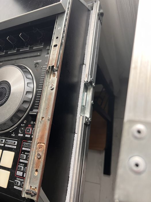 Продавам DJ пулт DDJ SX2 Pioneer заедно с метален рак