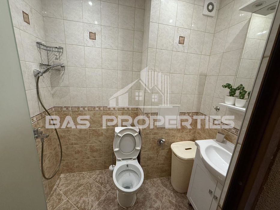 Дава се под наем Двустаен апартамент в София, Гоце Делчев - 60 кв.м за 663 € - Снимка #2