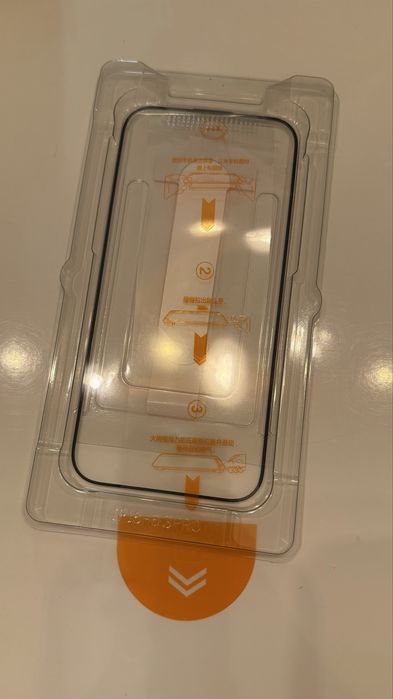 Folie sticla transparenta iphone 13 13 pro 14 16e 16 pro cu aplicator