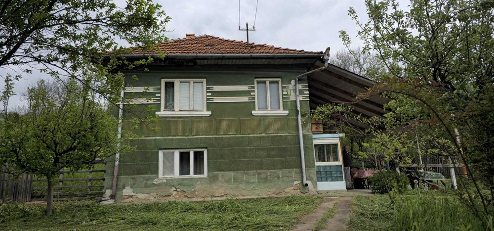 Casă cu livadă și râu – Almașu Mare