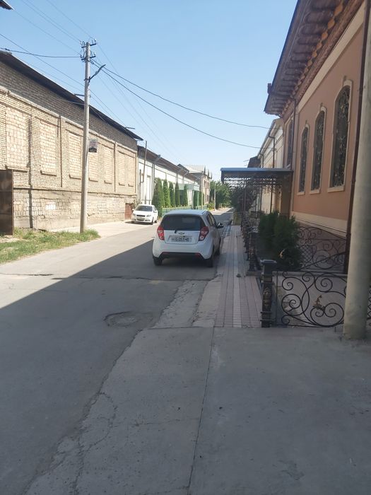 Назарбек марказида уй сотилади