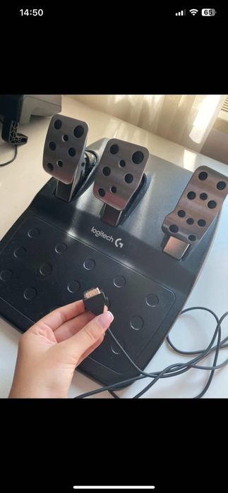 Logitech G29 volan + pedale + schimbator viteze 

Vand L
