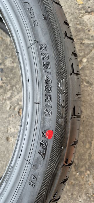 4 anvelope vara noi runflat Bridgestone,fata 225/40/19,spate 255/35/19,dot 2025.Pretul este pe bucata.