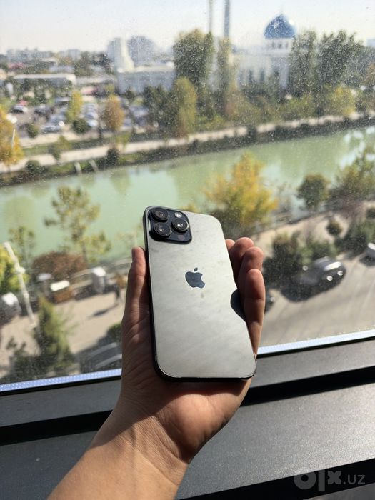 Продам iPhone 16 pro Max black 256 gb состояние идеальное.