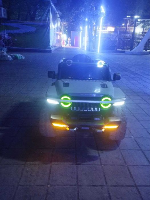 Bolalar mashinasi pult bilan boshqaruv