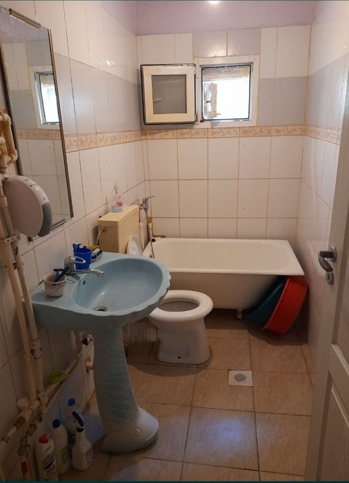 Inchiriez o camera la casa