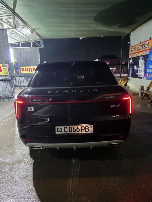 Nissan venucia 2022 gibrid