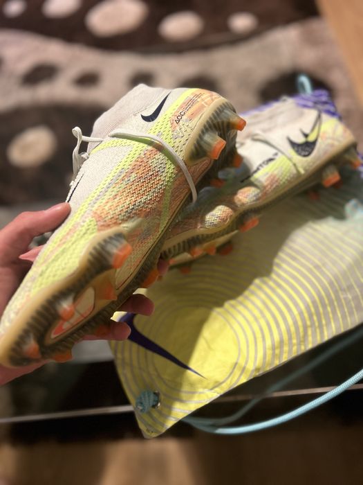 Ghete fotbal profesionale,nike phantom,marimea 47. Stare foarte buna.
