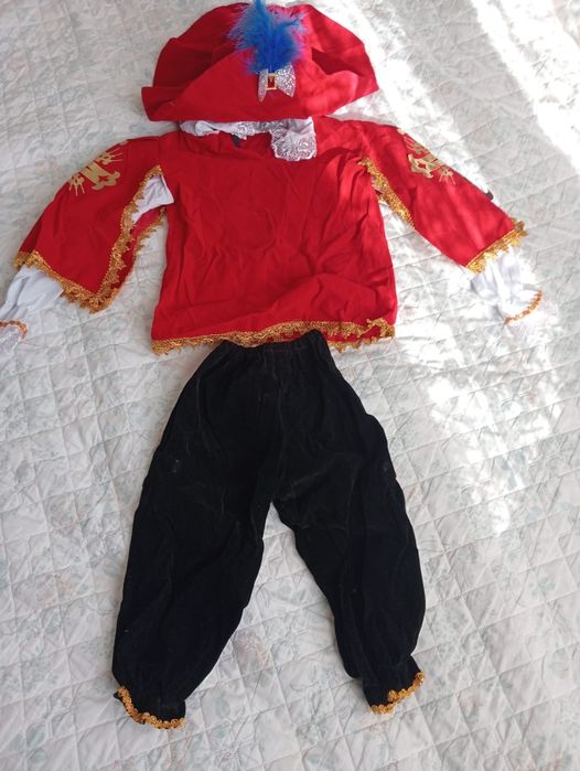 Костюмы праздничные