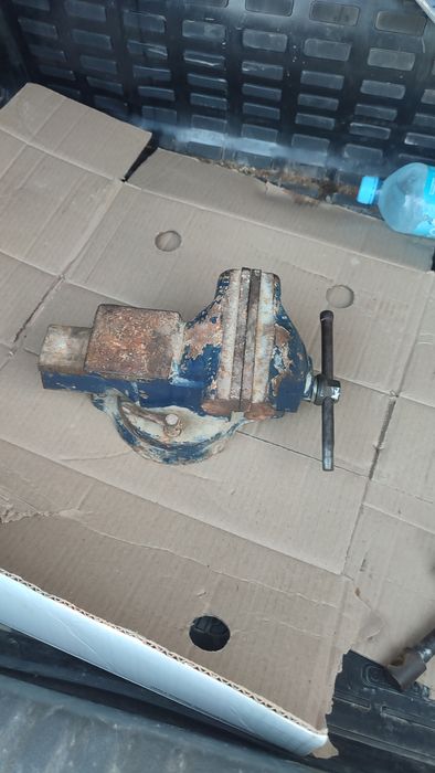 Тиски сатылады. Жаксы жагдайда.