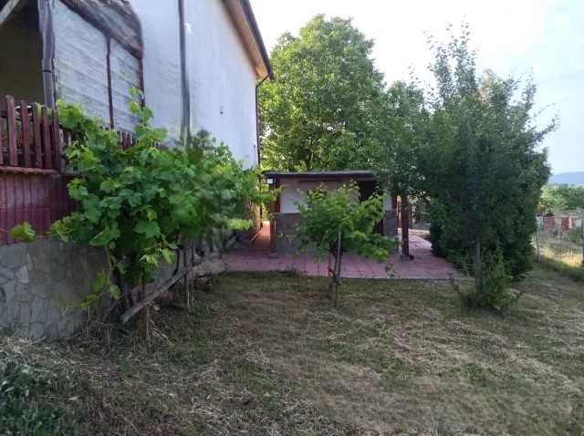 Триетажна къща в Оброчище