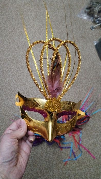 Маскарадные маски новый в упаковке