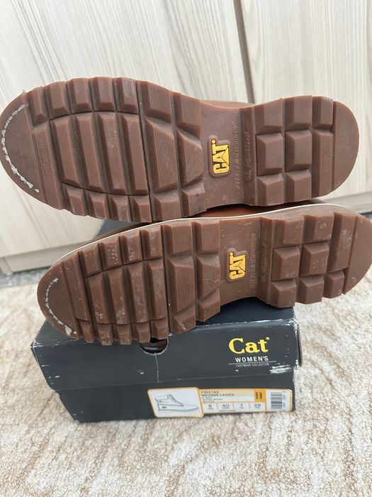 Боти от естесвена кожа CAT