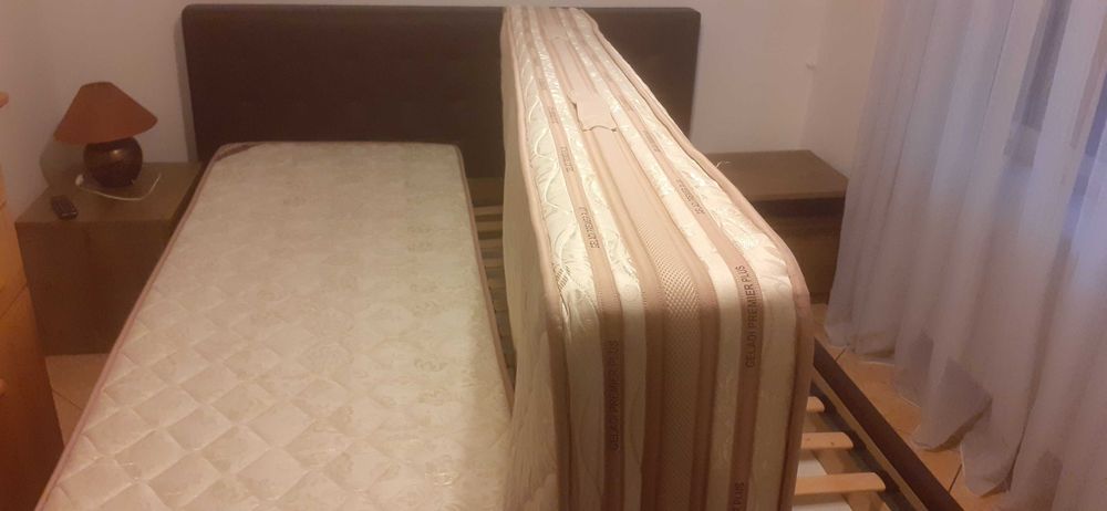 Pat matrimonial cu lada si doua saltele stare foarte buna