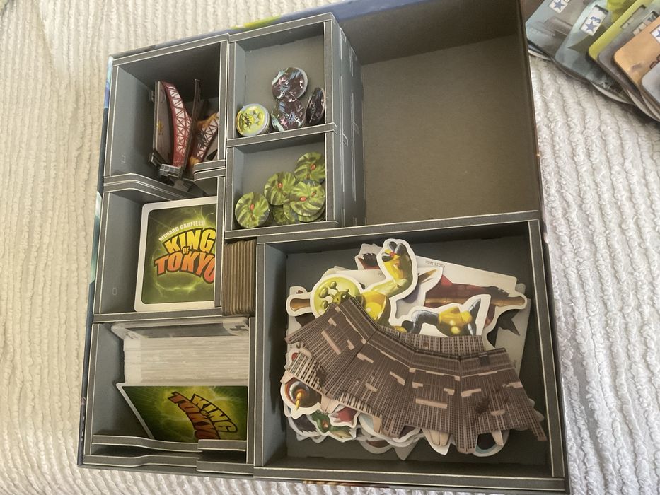 Настолна игра King of Tokyo + 6 разширения + folded space organizer - Като нова!
