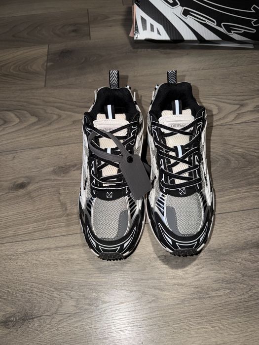 Off White Be Right Back