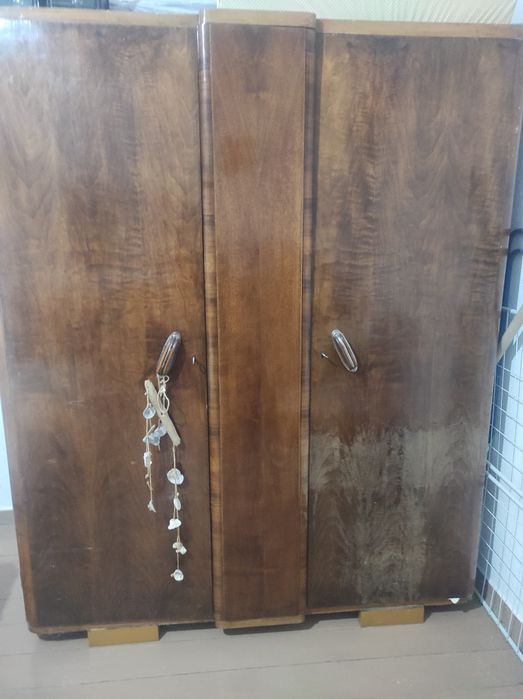 Спалня и гардероб от орех