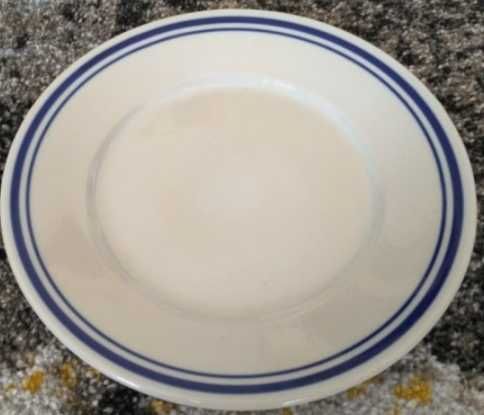 Порцеланови чинии 6 броя-22лв.