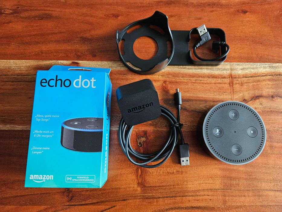 Продавам умна колонка Amazon Echo Dоt (2nd gen) + стойка за стена