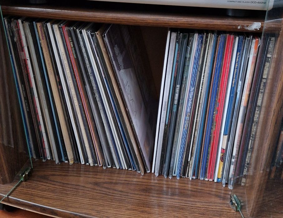 Проигрыватель виниловых пластинок