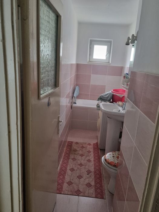 Vând apartament 2 camere nedecomandat 40 mp etaj 2/4 in Dorohoi cartier Plevna aleea Marului