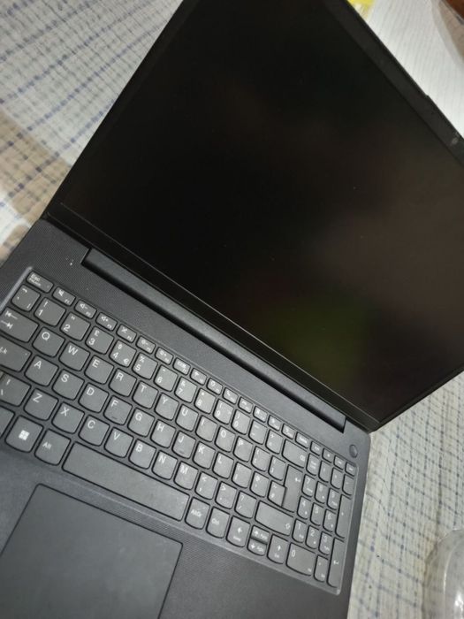 Noutbook Lenovo V15