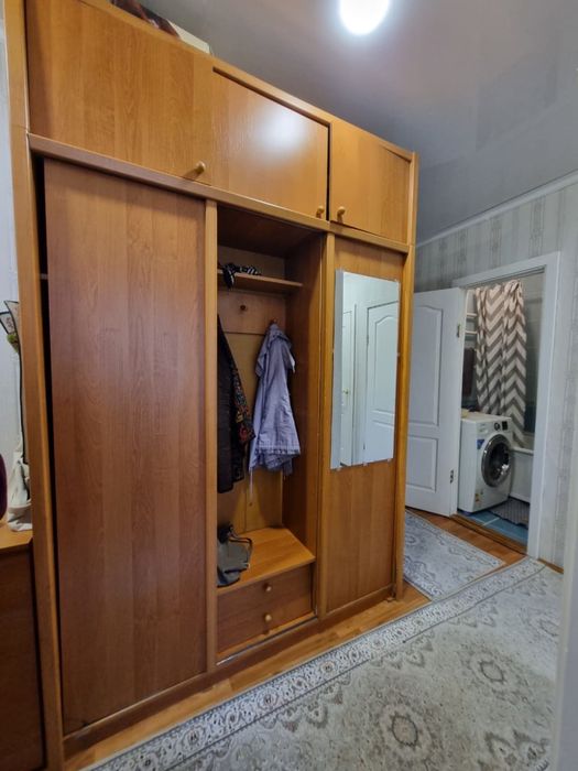 Продам шкаф прихожую и диван