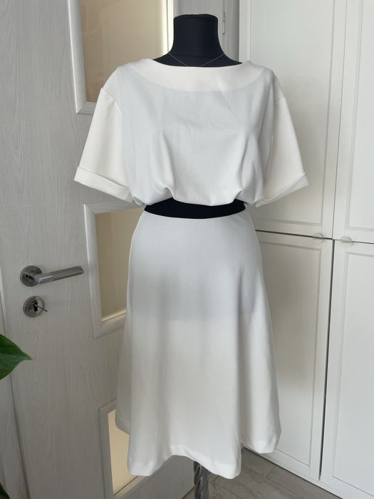 Бяла елеганта рокля Reserved