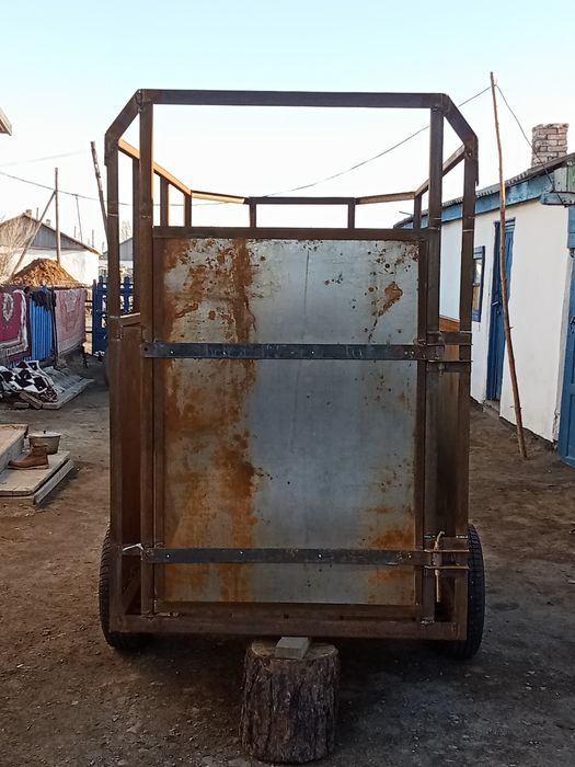 Прицеп коневозка.