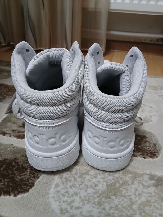 Pantofi sport pentru bărbați Adidas noi