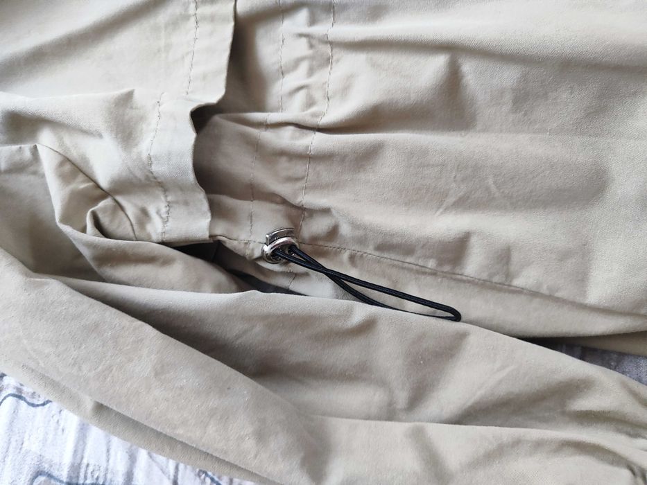 Продам плащ на девочку 10-12 лет.