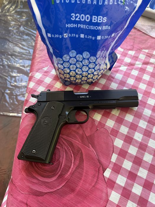 airsoft пистолет
