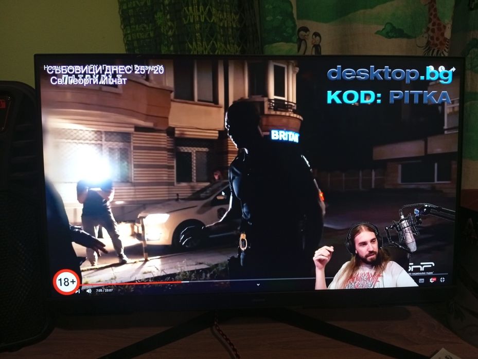 Продавам PS4 pro с два контролера и  5 игри