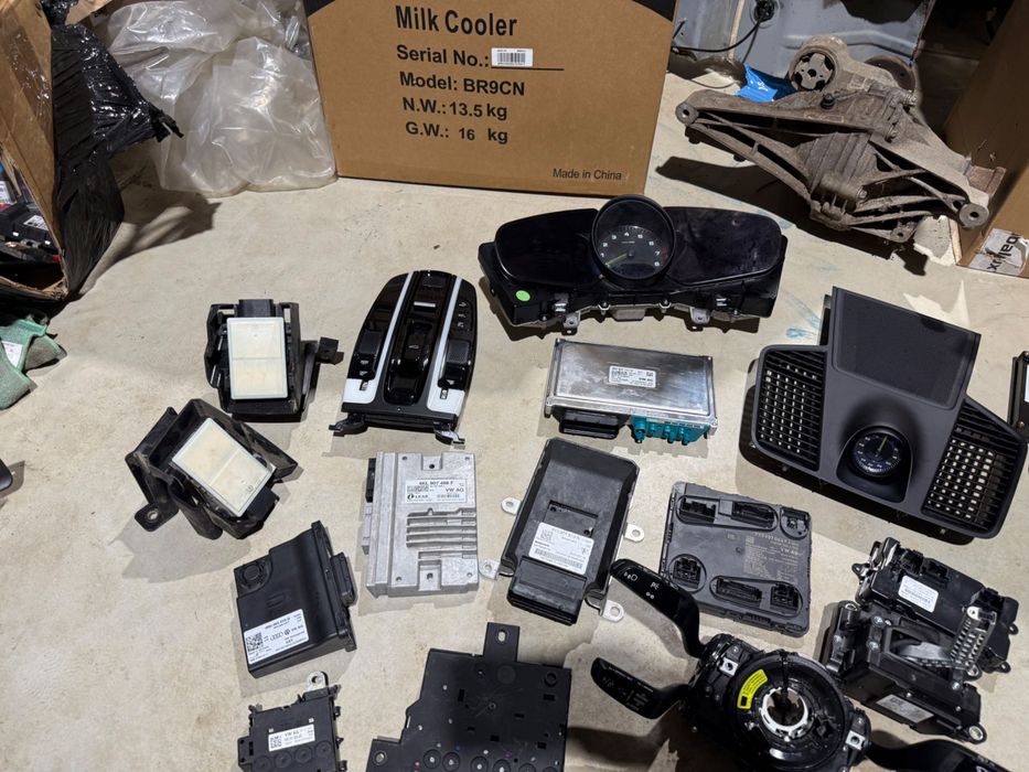 Porsche Cayenne 9Y Module accesorii piese ceas chrono plafoniera etc