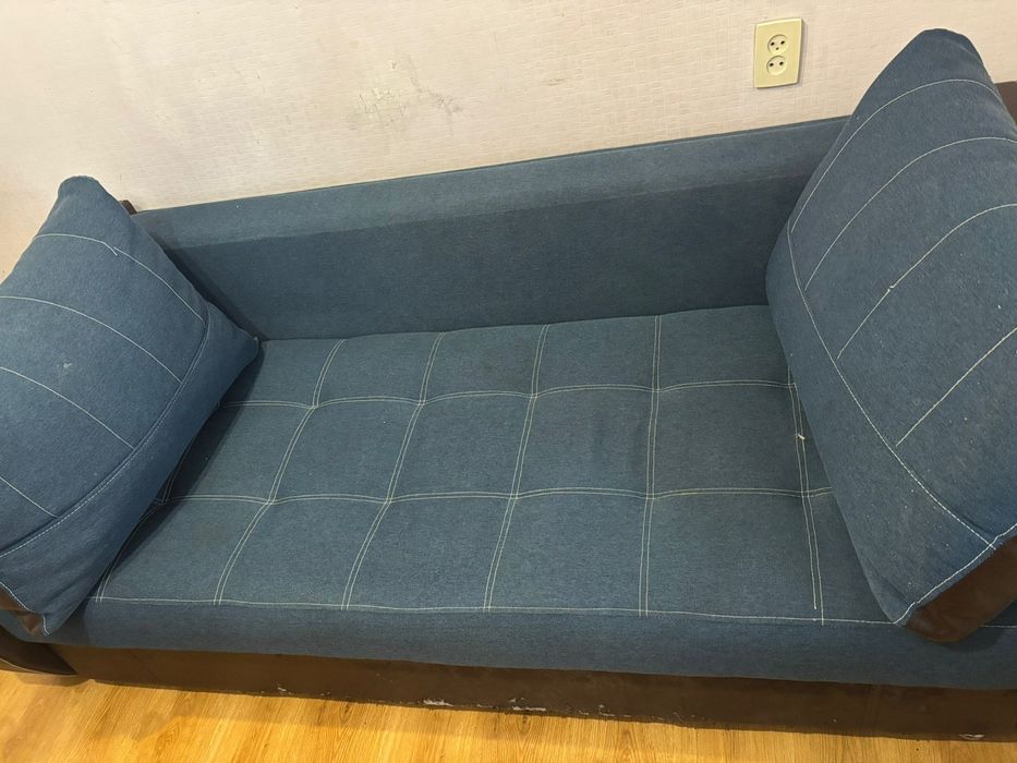 Продается диван в хорошем состоянии! !
