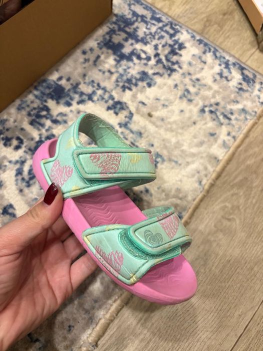 Продам детскую обувь