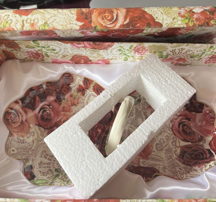 ЧИСТО НОВ Порцеланов съд