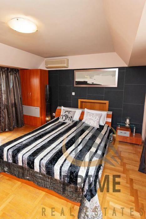 Център тристаен апартамент обзаведен