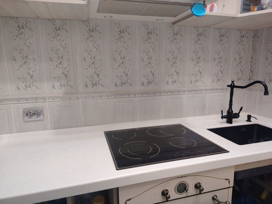 Продам квартиру трехкомнатную